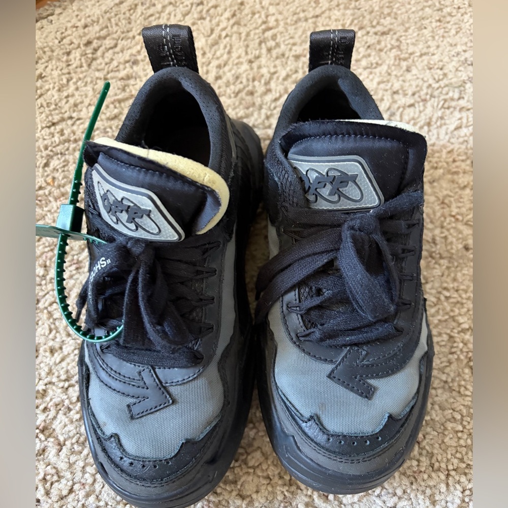 Off-White Kids Sneakers in Black and Gray